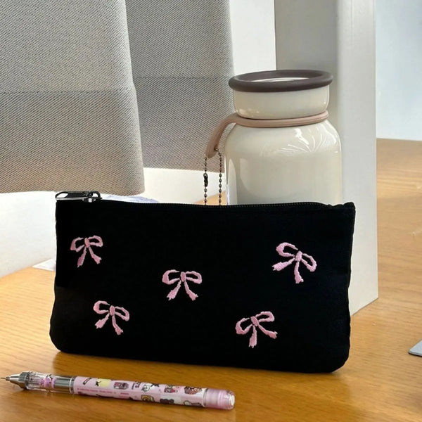 Bolso de Lápiz Bordado con Lazo Negro